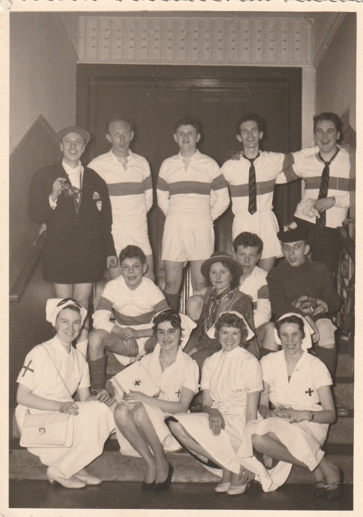 fotokaart  -   verpleegsters, Verzenden, Voor 1940, Zo goed als nieuw