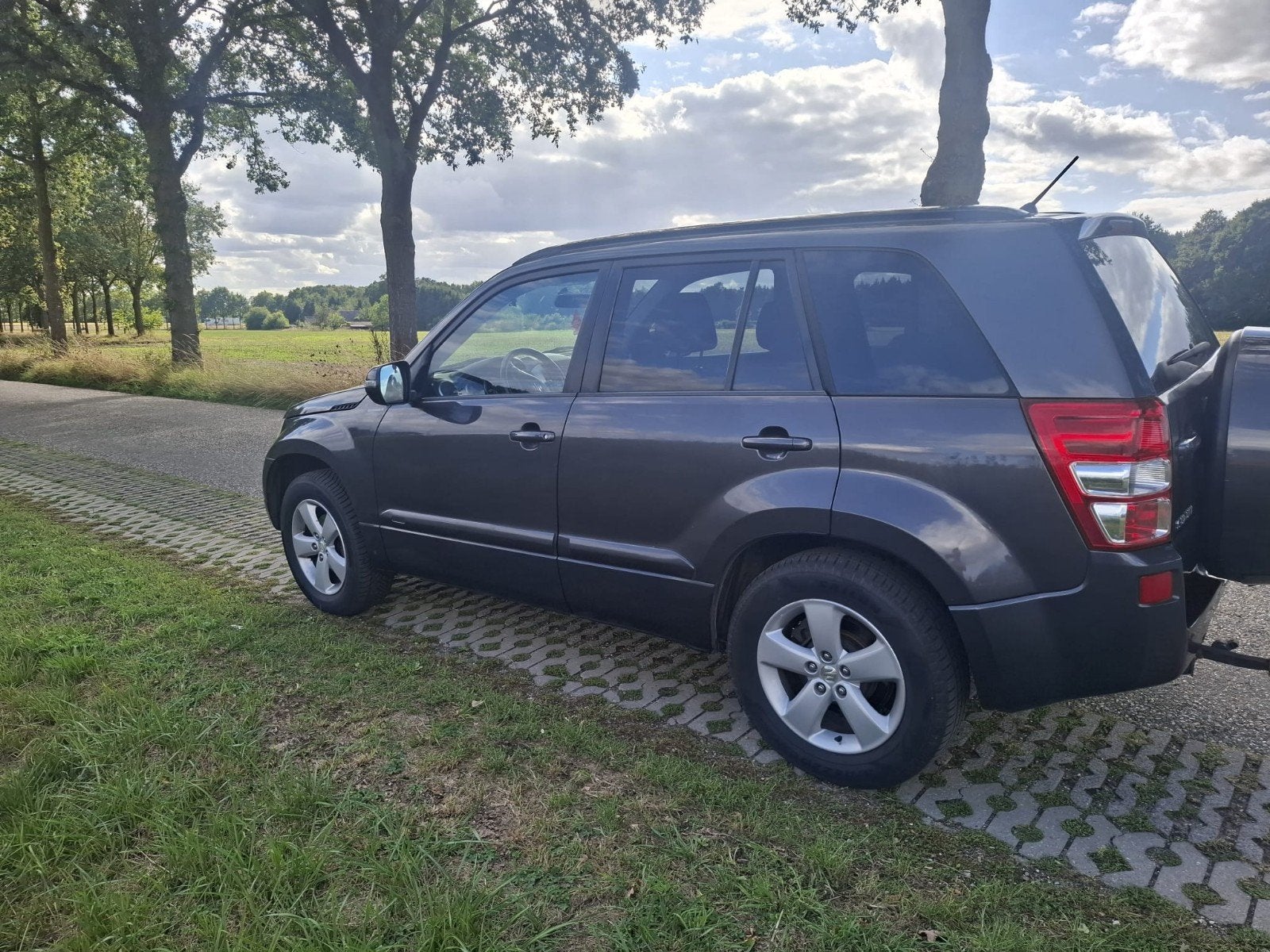 Suzuki Grand Vitara 2.4 4x4, nieuwe apk, Trekhaak, Auto's, Suzuki, Stoelverwarming, Stof, Zwart, 4 cilinders