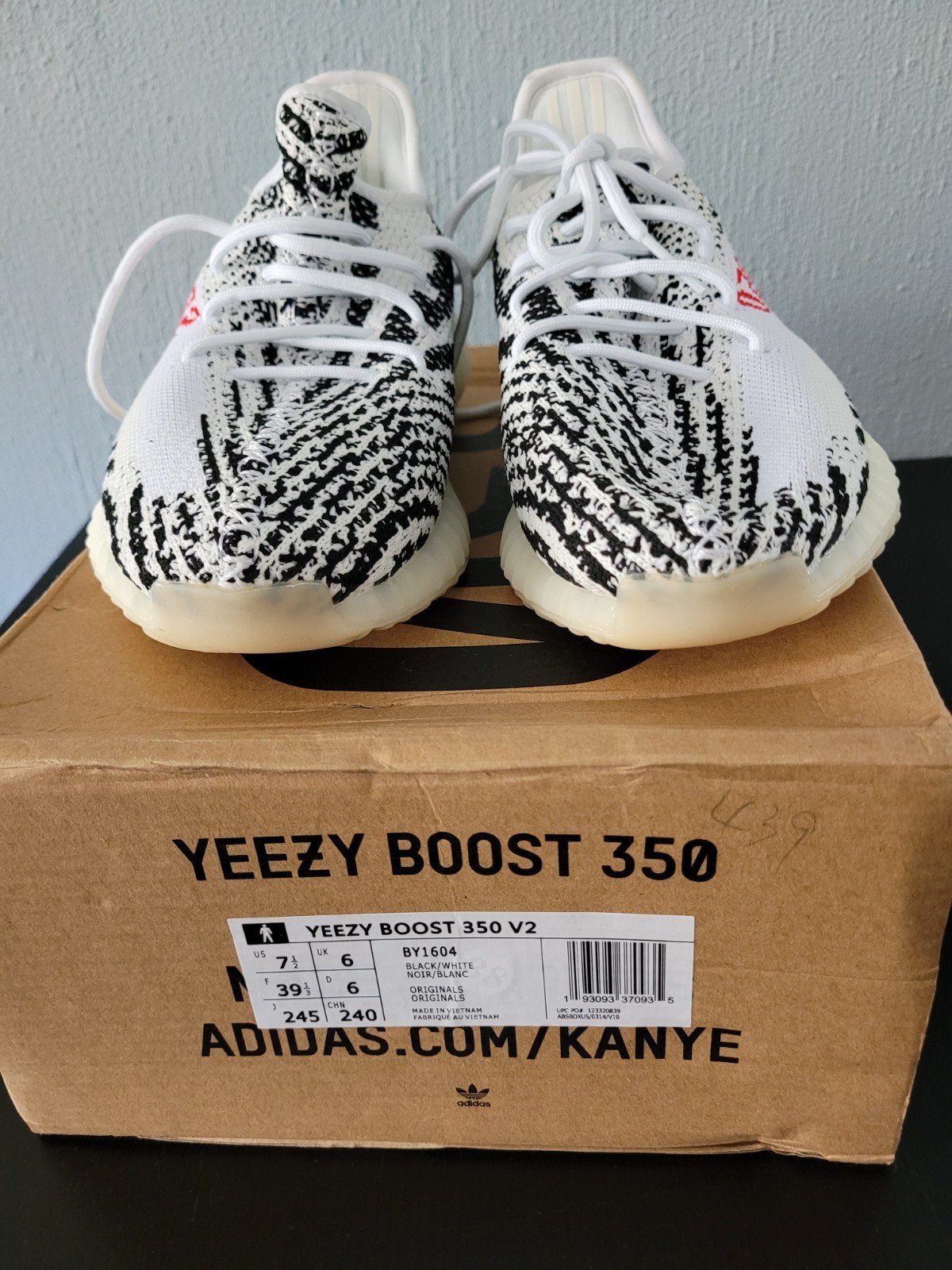 Nieuwe Adidas Yeezy Boost 350 V2 Zebra sneakers, Kleding | Heren, Schoenen, Ophalen, Wit, Nieuw, Sneakers of Gympen