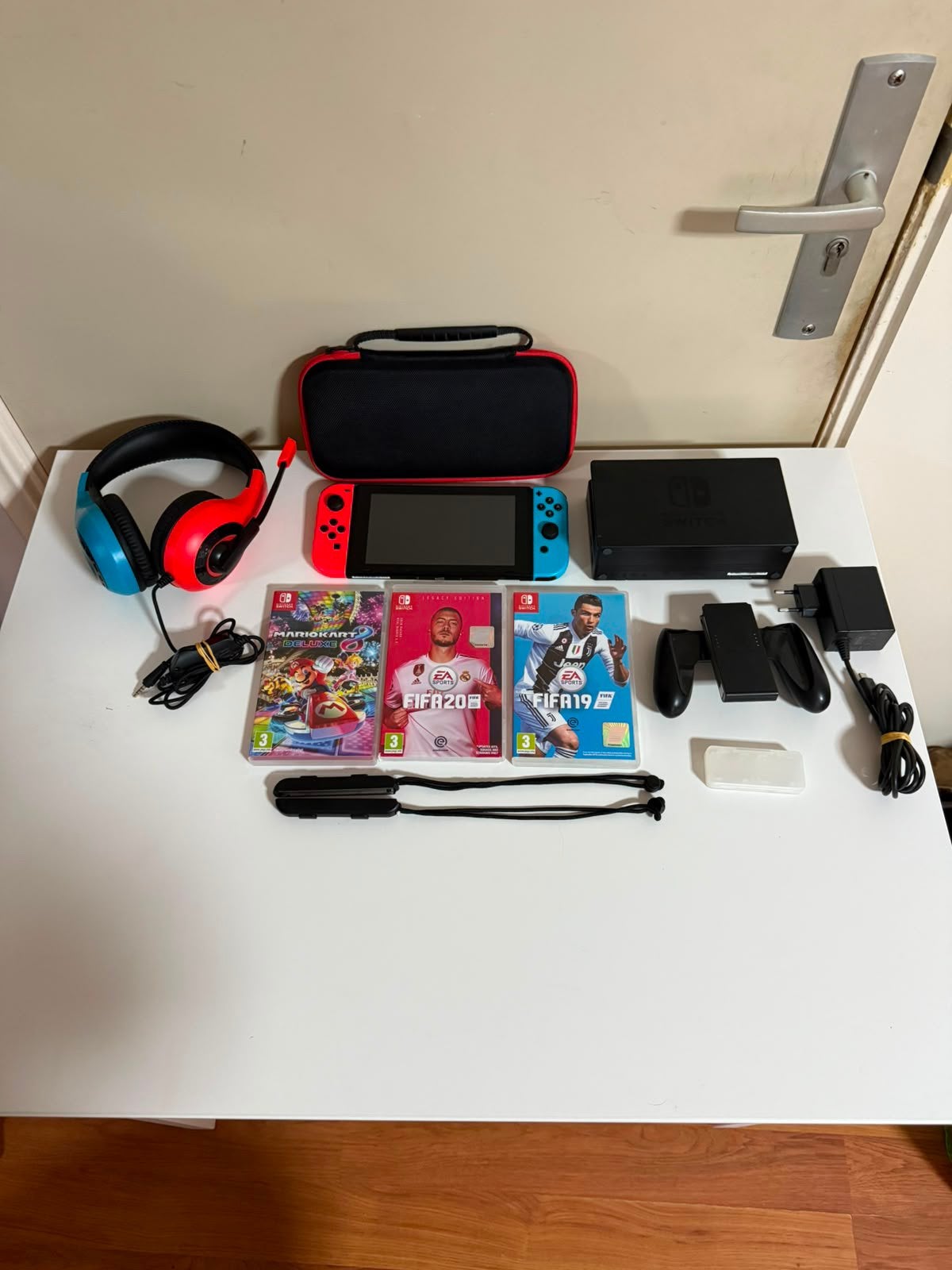 Nintendo Switch V2 2022 + Mario Kart 8 Deluxe & Accessoires, Racen en Vliegen, Ophalen of Verzenden, Zo goed als nieuw, 3 spelers of meer