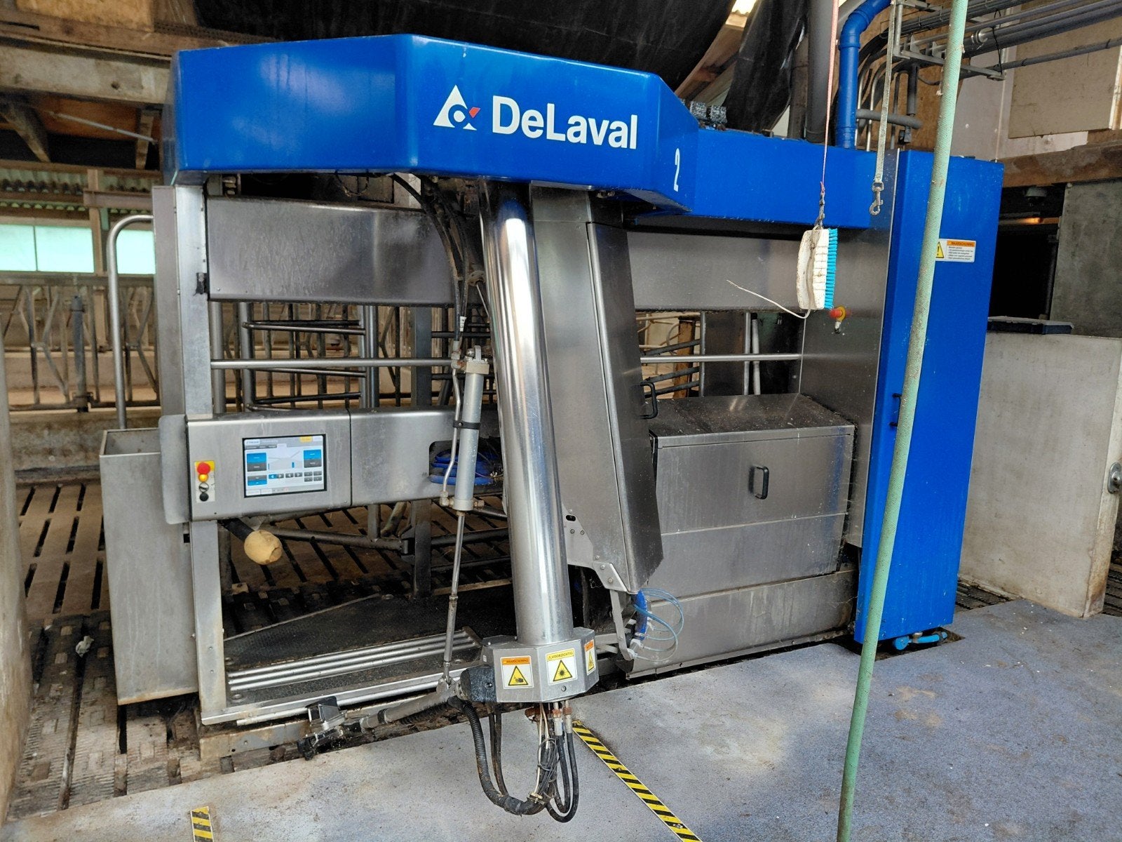 DeLaval melkrobot VMS Classic met melktank en compressor, Ophalen