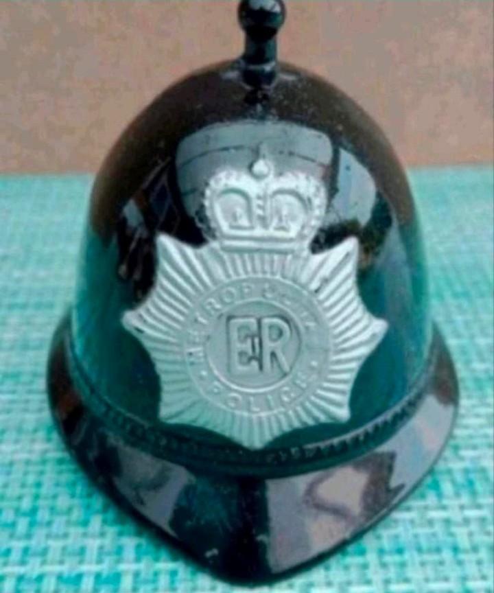 Metropolitan Police Helm souvenir bel, Ophalen
