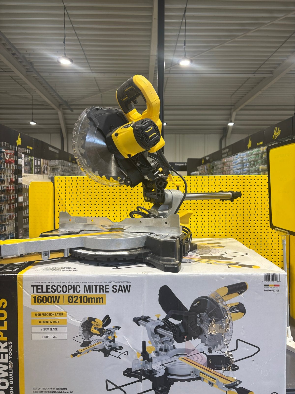 Powerplus Telescopische Verstekzaag 1600W 210mm - Nieuw!, Ophalen, Nieuw, 1200 watt of meer, Afkortzaag