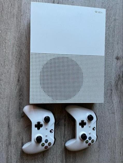 Xbox One S 1TB met 2 controllers en ARK, Met 2 controllers, Xbox One S, Ophalen of Verzenden, 1 TB