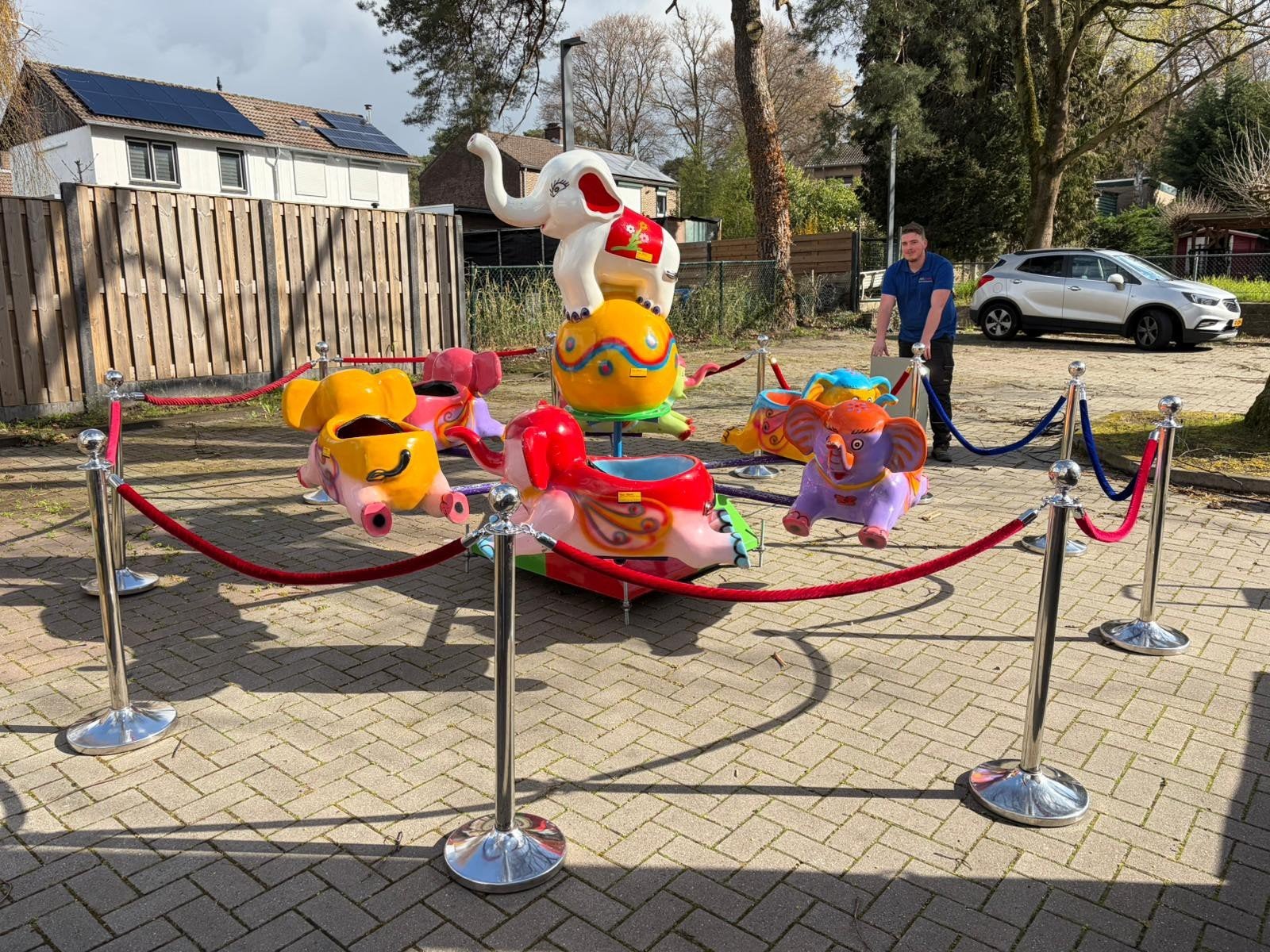 Kleine draaimolen te huur  met olifanten en andere dieren, Ophalen of Verzenden, Gebruikt, Overige typen