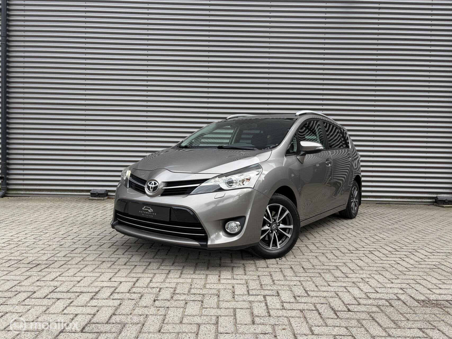 Toyota Verso 1.6 VVT-i VOLL/ 7P/TRKHK/AIRCO/PDC/CMRA/ CRUISE, Auto's, Voorwielaandrijving, Gebruikt, 4 cilinders, 7 stoelen