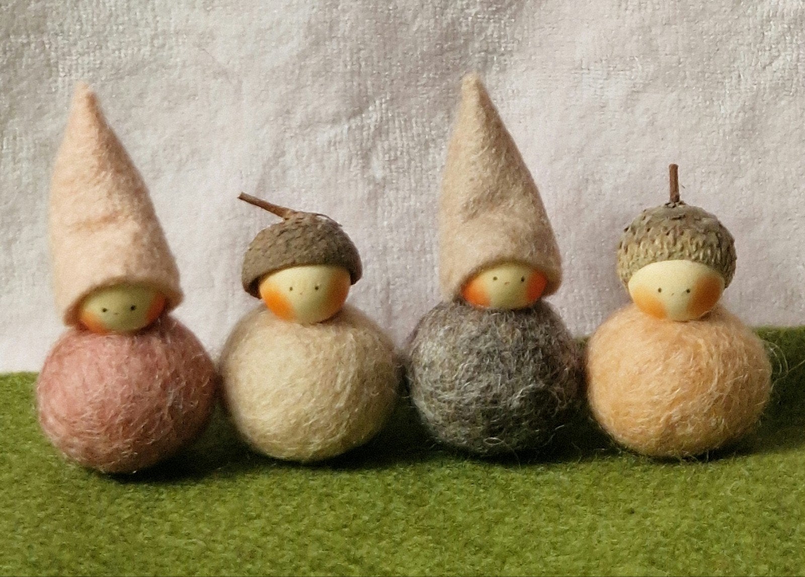 Vrije School Seizoenstafel herfst popjes set 4 kabouters, Hobby en Vrije tijd, Verzenden, Nieuw, Figuurtje(s), Wolvilt