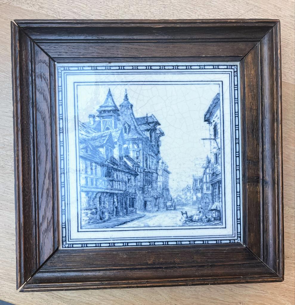 Ingelijste Minton China Works tegel, oude huizen Rouen, Antiek en Kunst, Ophalen of Verzenden