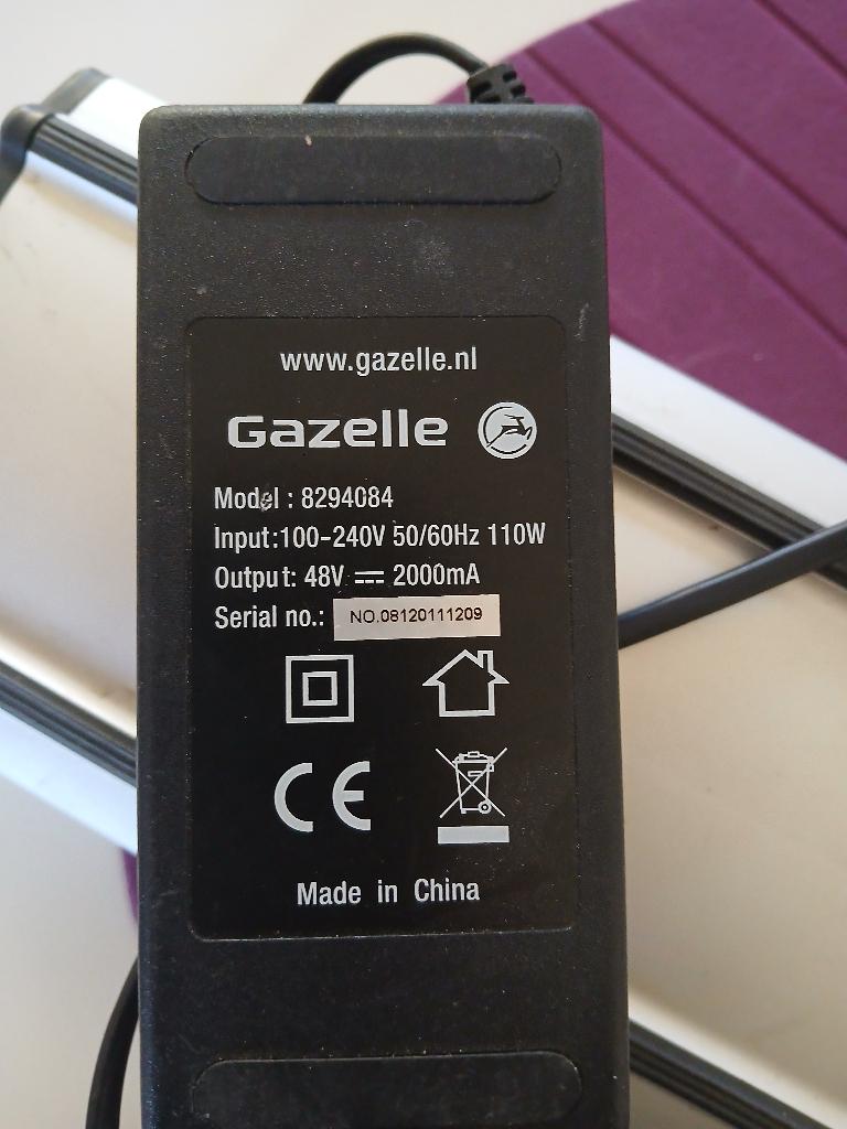 Fietsaccu oplader – Origineel Gazelle Innergy, Ophalen, Gebruikt