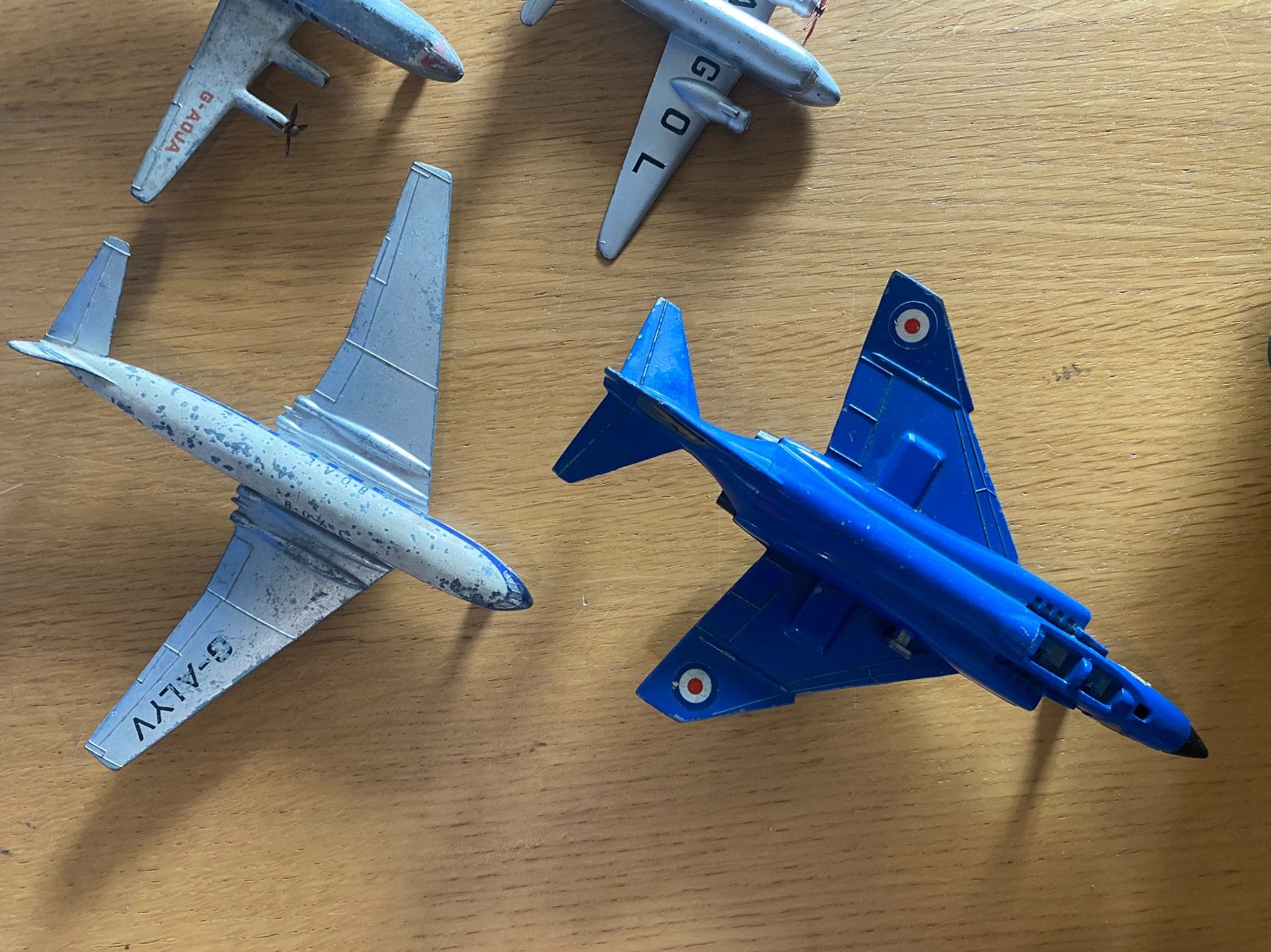 Dinky Toys - vliegtuigjes (en een ander merk), Hobby en Vrije tijd, Modelbouw | Vliegtuigen en Helikopters, Ophalen of Verzenden