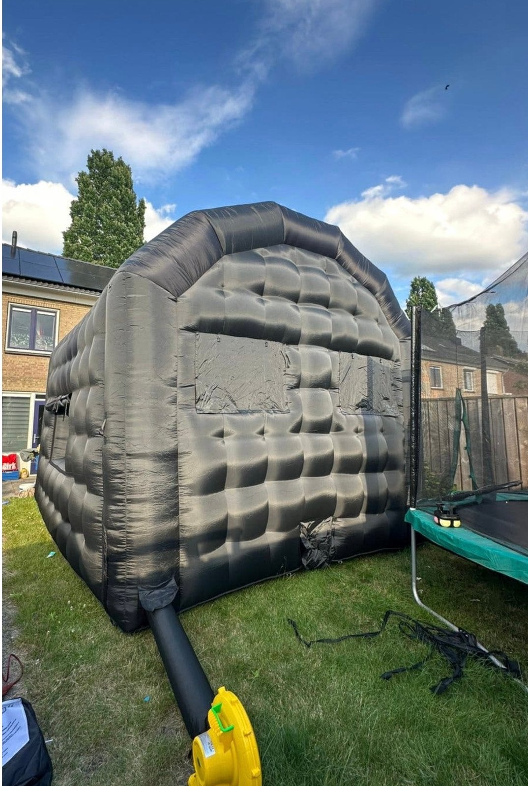 Foto 2 van Luxe Zwarte Opblaasbare Partytent Te Huur