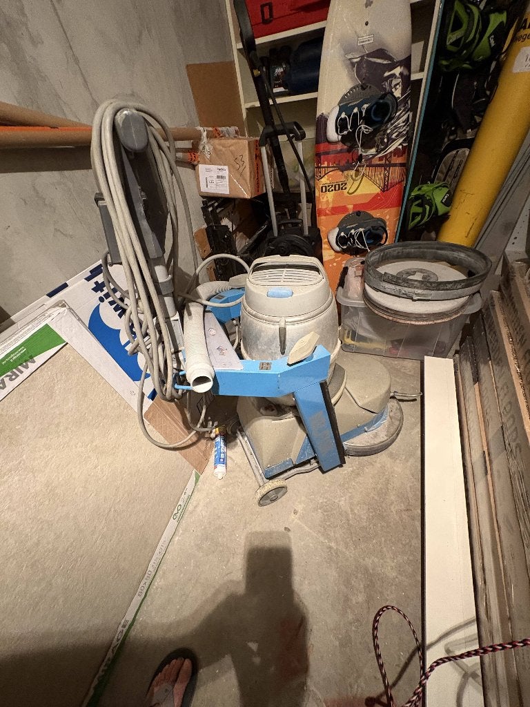 De Nilfisk V 42 ES zware industriële boen- en polijstmachine, Ophalen, Gebruikt, 1200 watt of meer, Overige typen