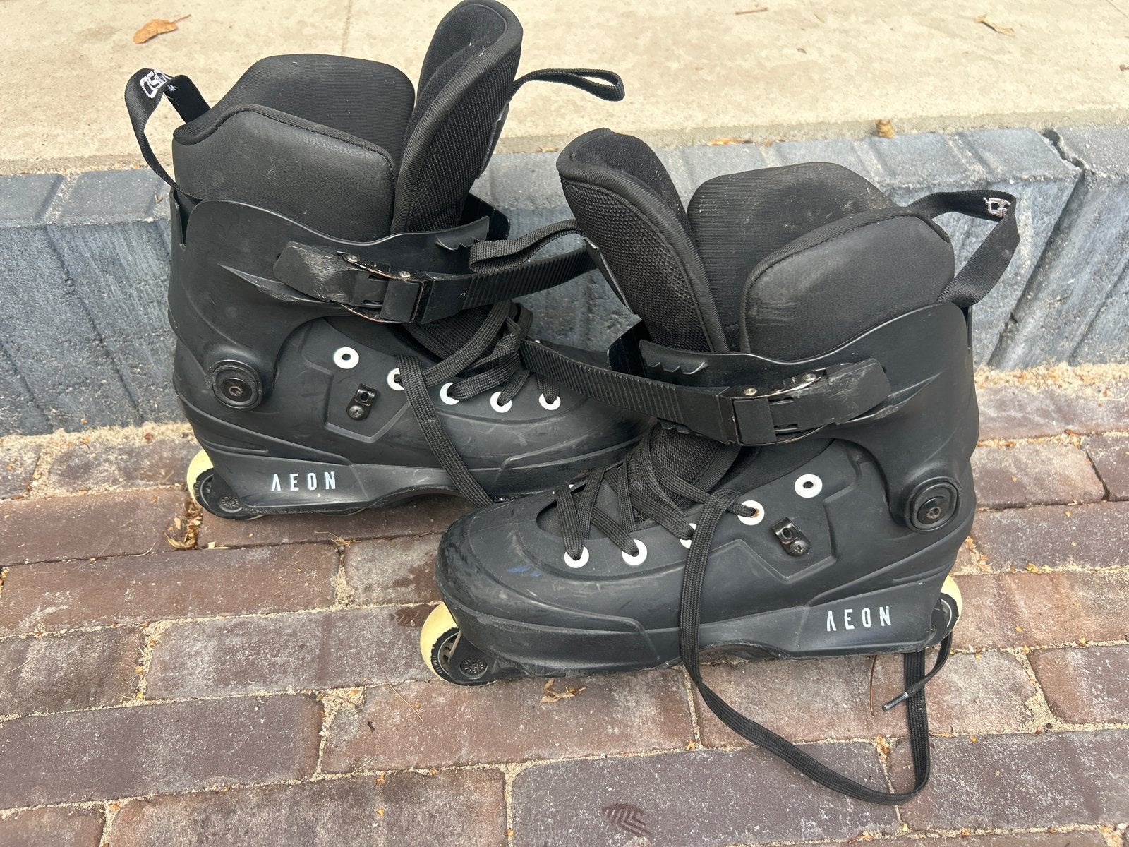 AEON aggresiv skates-, Sport en Fitness, Skeelers, Ophalen of Verzenden, Gebruikt, Inline skates 4 wielen, Overige merken