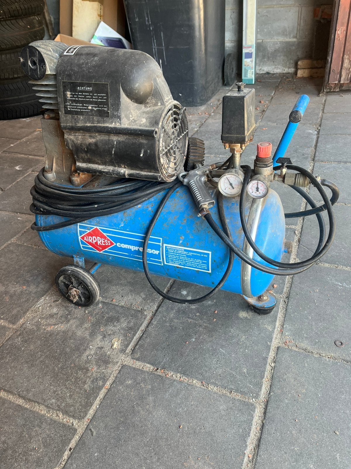 Airpress compressor, 25 tot 100 liter, Ophalen of Verzenden, Gebruikt, Minder dan 200 liter/min