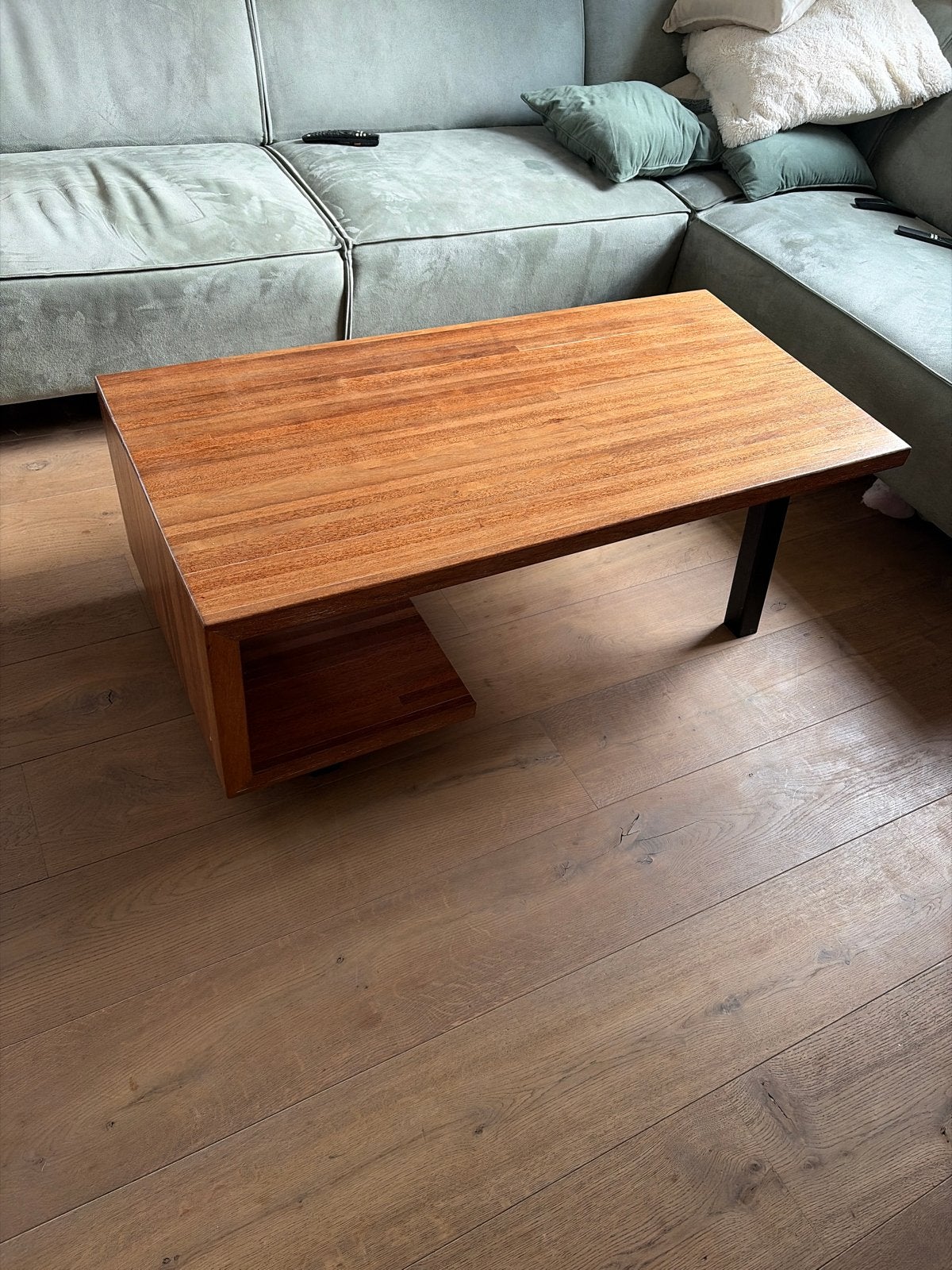 Salontafel van massief hout met modern design, Huis en Inrichting, Ophalen, 100 tot 150 cm, 50 tot 100 cm, Zo goed als nieuw