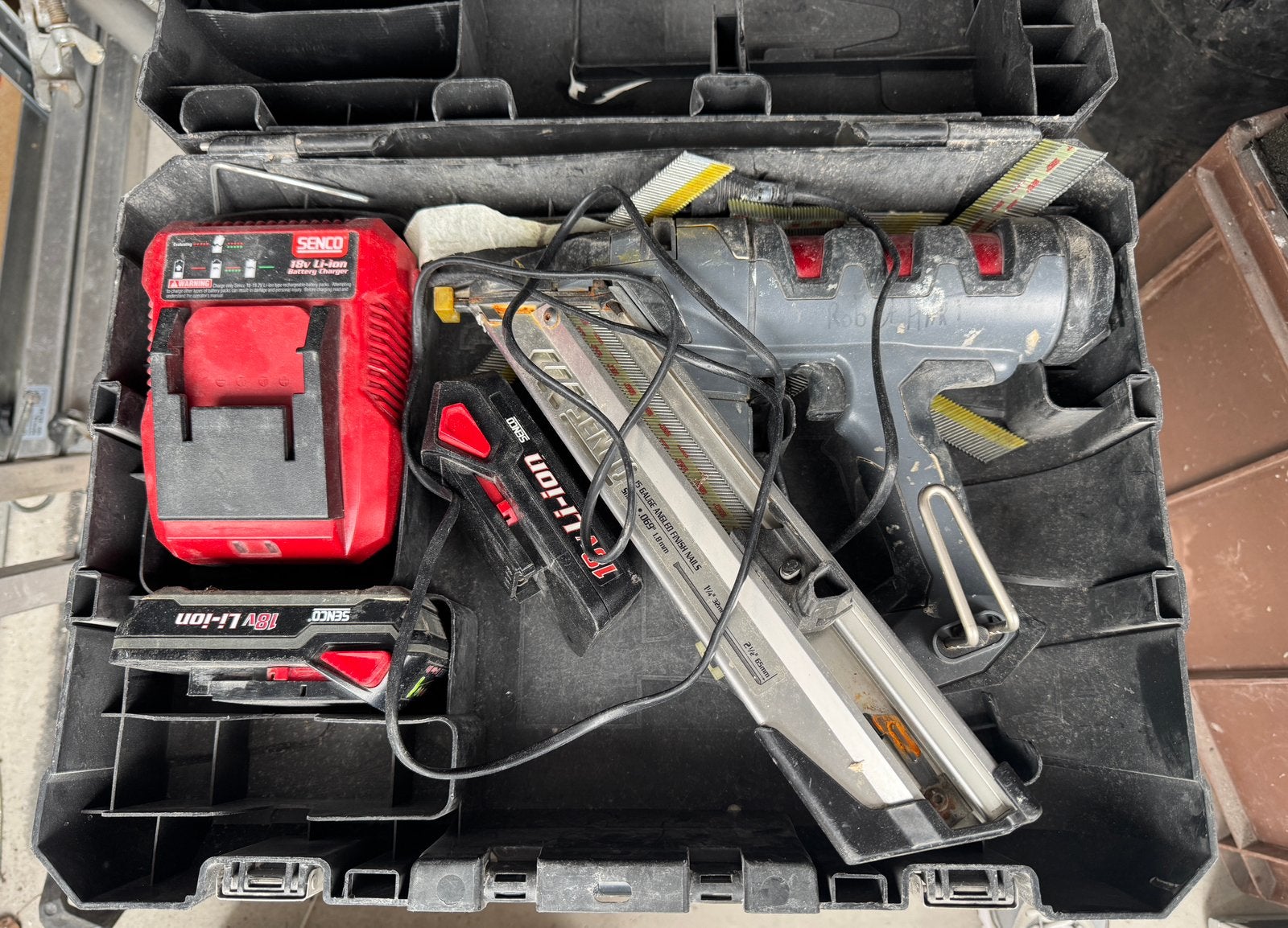 Senco Tacker F-18 Finish Nailer met 2 accu's en lader, Doe-het-zelf en Verbouw, Ophalen, Gebruikt, Tacker/nietmachine, Overige merken