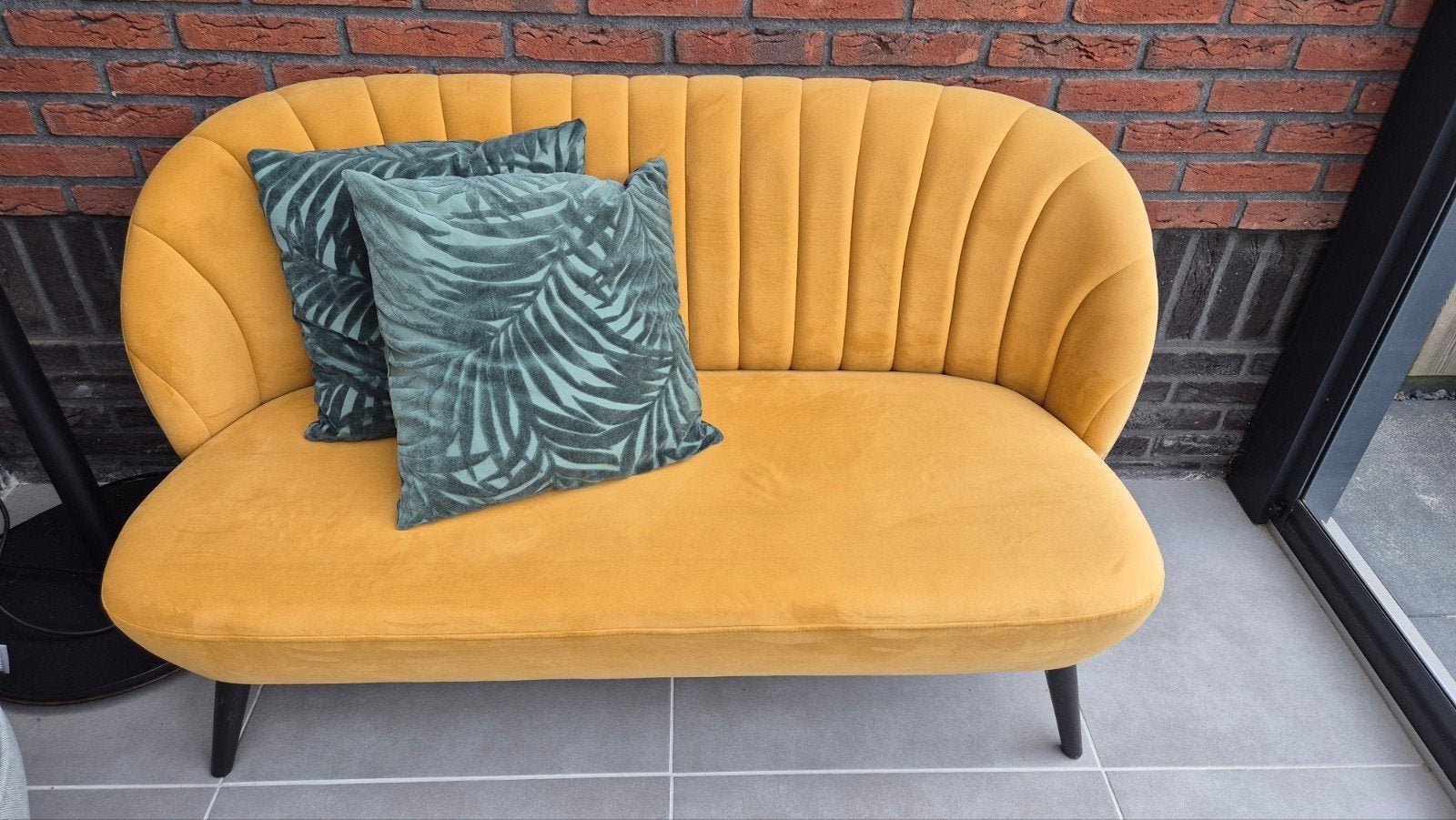 Oker geel bankje, Huis en Inrichting, Ophalen, Tweepersoons, Minder dan 150 cm