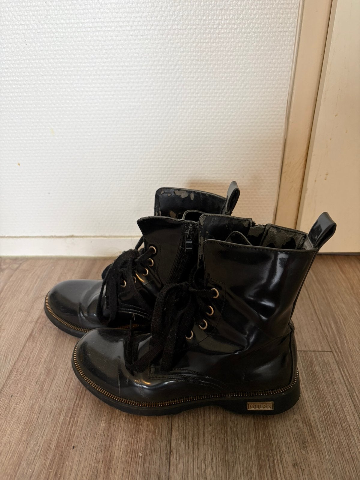 Shoes in good condition size 37, 39, Kleding | Dames, Schoenen, Ophalen, Zo goed als nieuw, Zwart, Sneakers of Gympen
