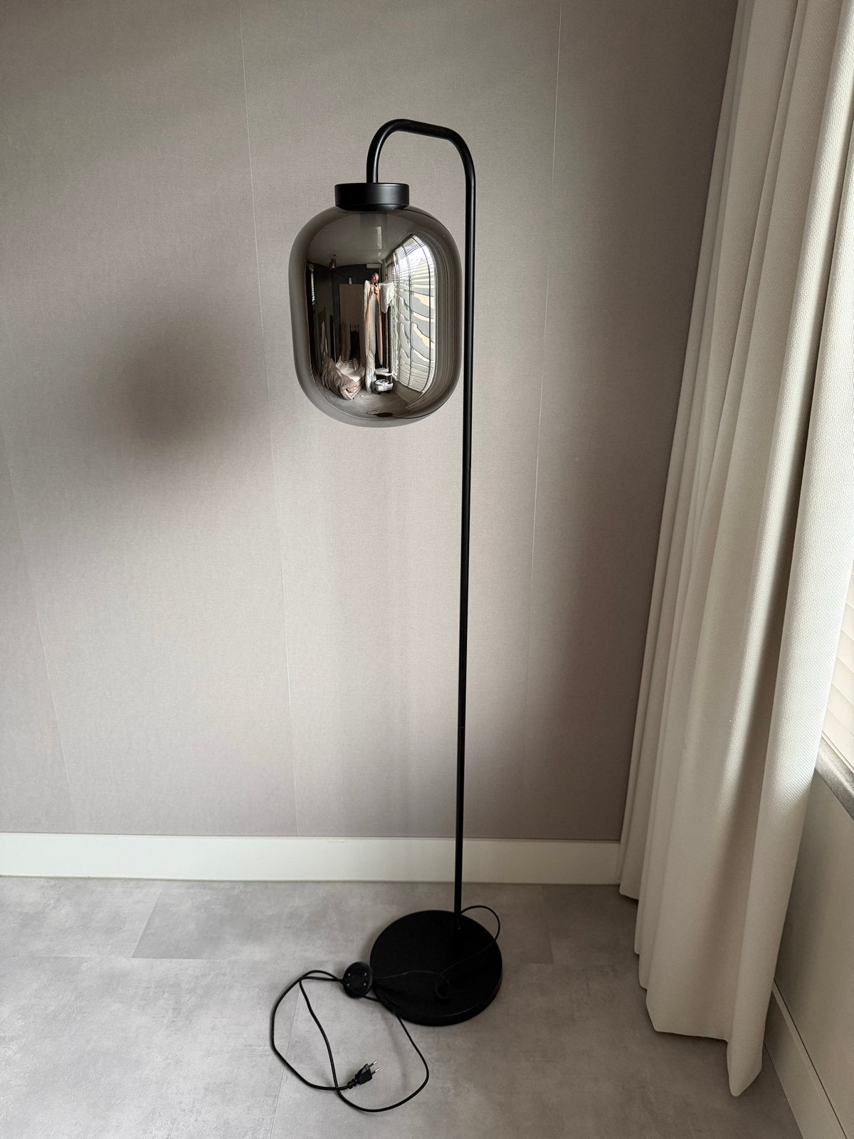 Vloerlamp Pegasi Zwart met E27 fitting - Modern design, Ophalen, E27 (groot), Zo goed als nieuw, Metaal