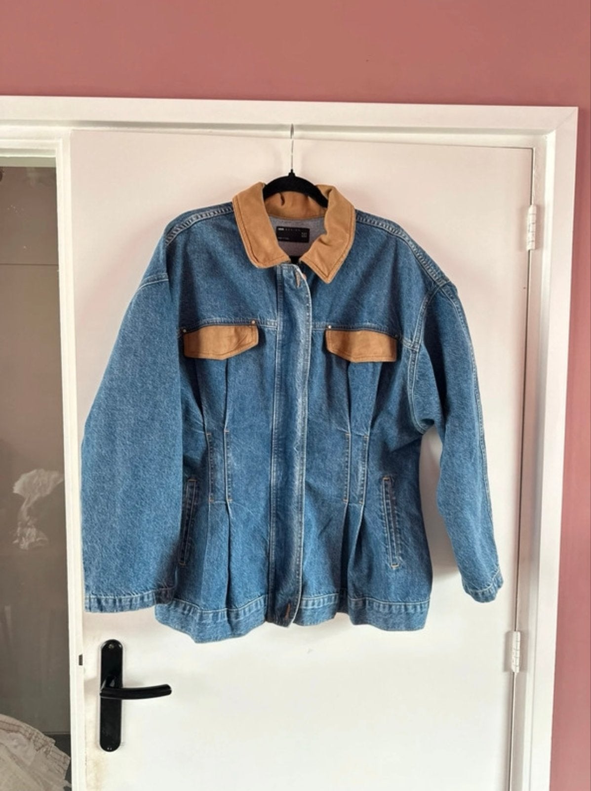 ASOS Design getailleerde spijkerjas met suède kraag, Ophalen of Verzenden, Zo goed als nieuw, Maat 46/48 (XL) of groter, Blauw