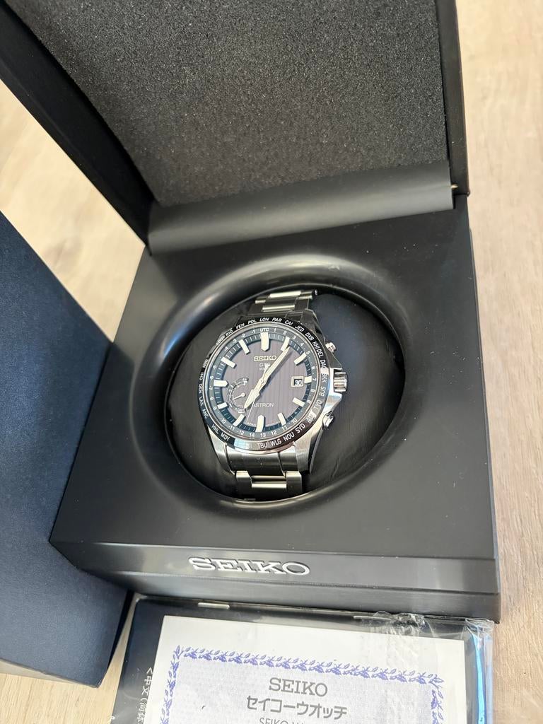 Seiko Astron 8x22-0AL0-2 GPS Solar World Time Datum Nieuw, Seiko, Leer, Staal, Polshorloge