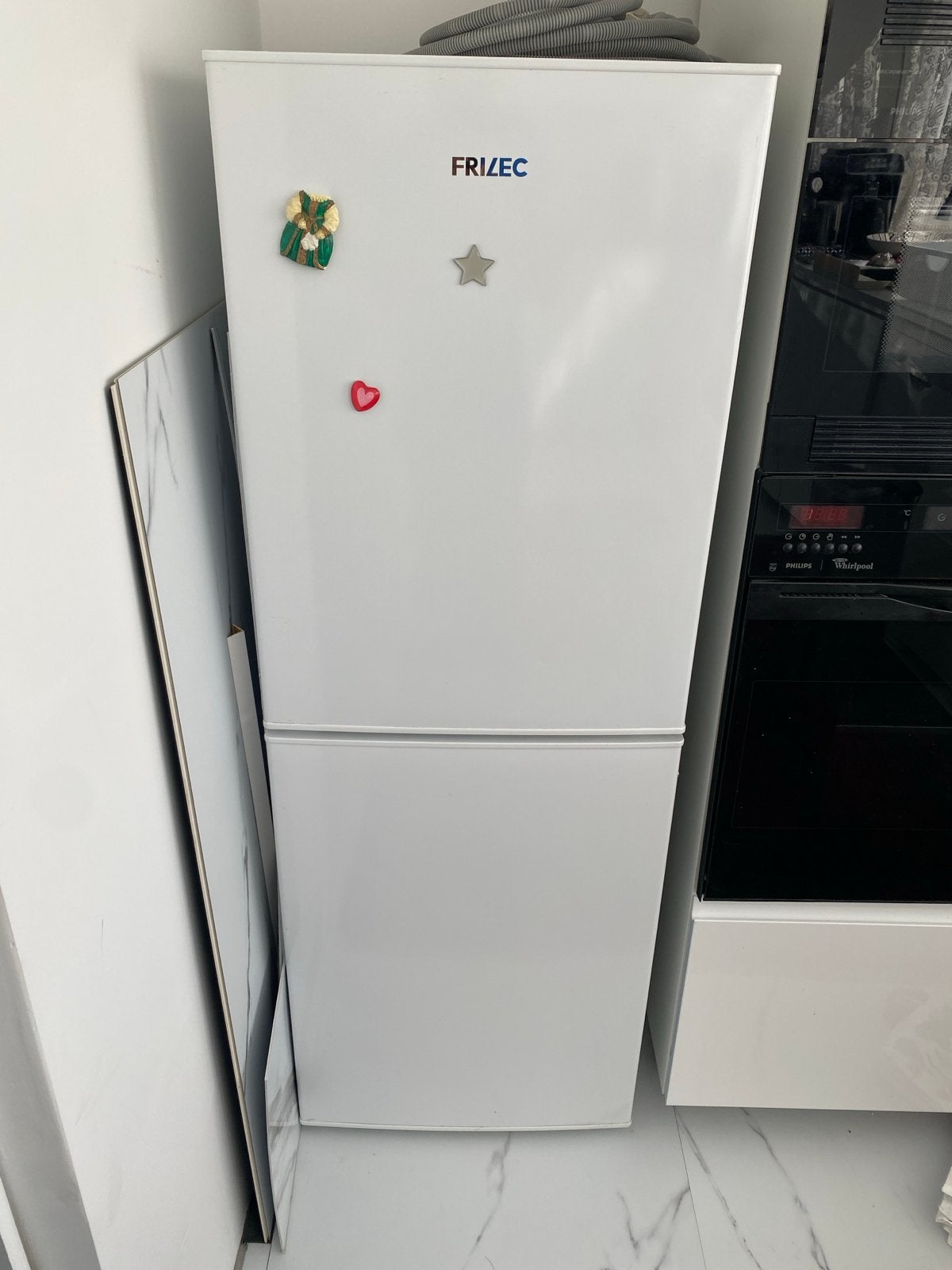 Frizec Koelkast met Vriezer - Wit, Zo goed als nieuw, Ophalen, Zo goed als nieuw, 140 tot 160 cm