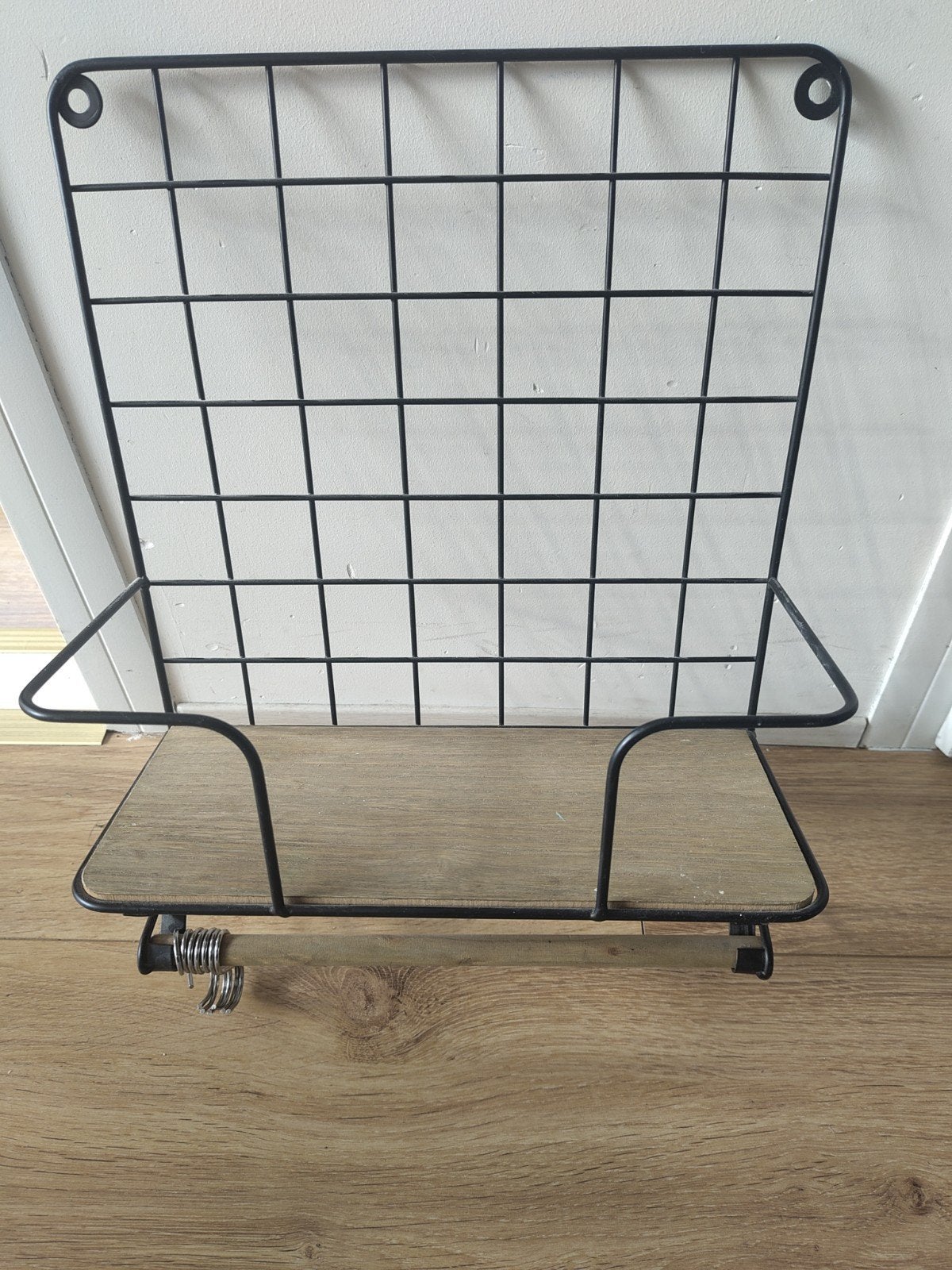 Wandrek met houten plank en haakjes - Zwart metaal, Ophalen of Verzenden, Metaal, Industrieel, Gebruikt