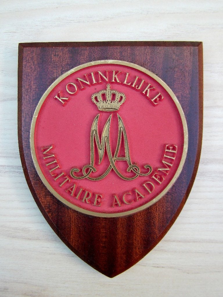Wapenschild Koninklijke Militaire Academie KMA met bedankje, Ophalen of Verzenden, Landmacht, Nederland, Embleem of Badge