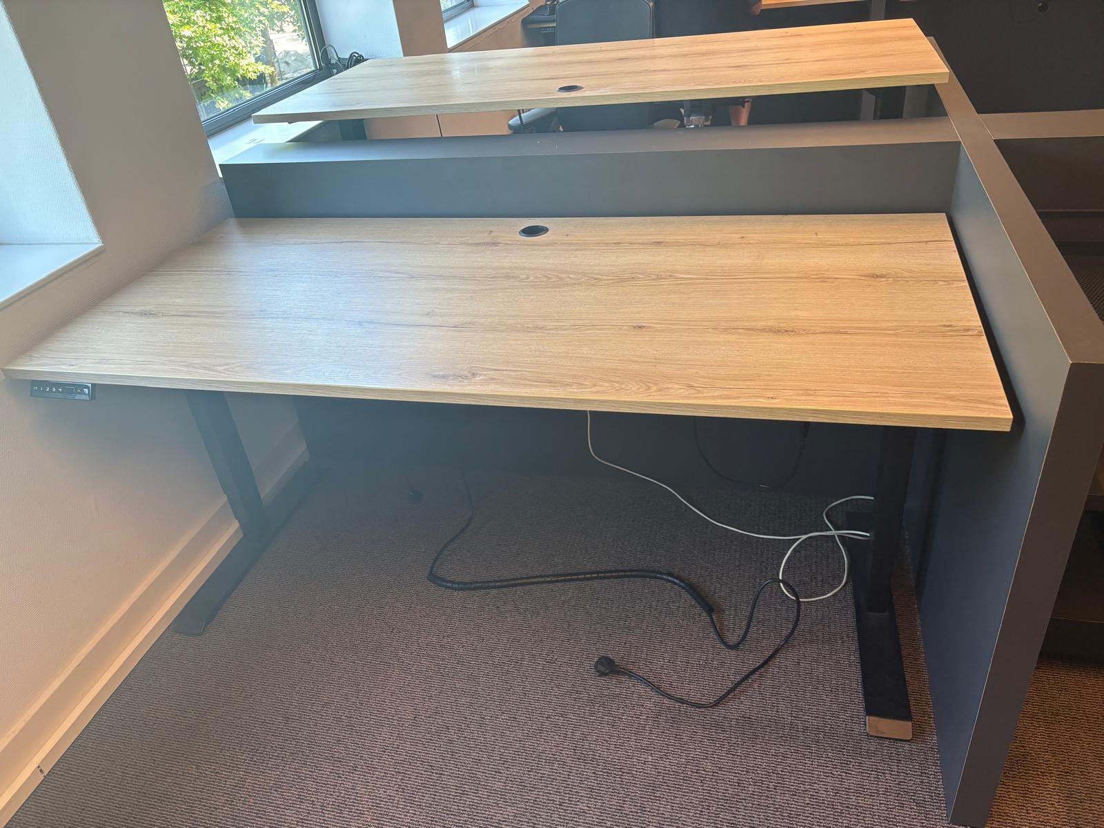Elektrisch zit-sta bureau, Huis en Inrichting, Ophalen, Zit-sta bureau, Elektrisch, Gebruikt