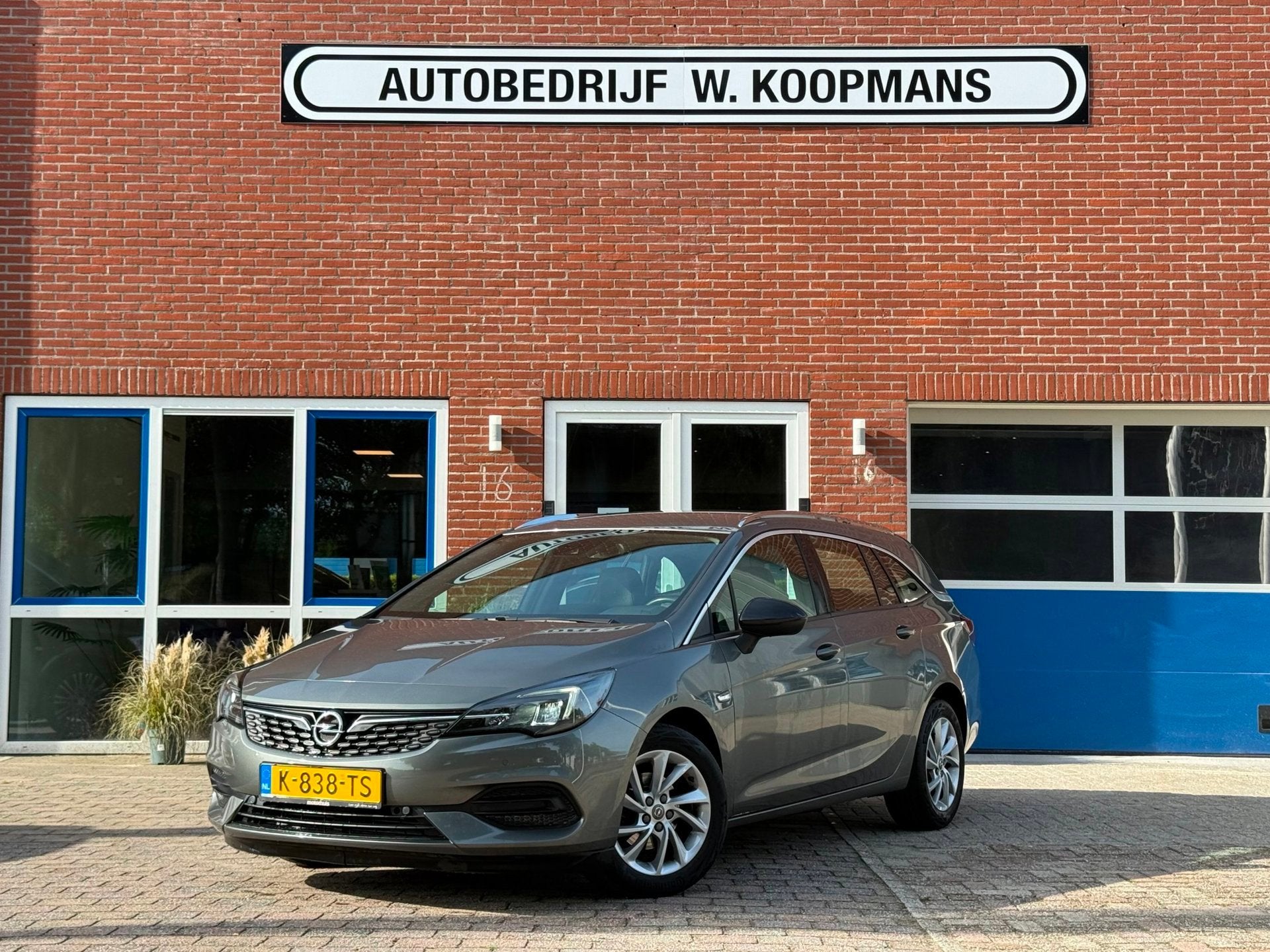 Opel Astra Sports Tourer 1.2 Business Elegance, Auto's, Dealer onderhouden, Gebruikt, 1199 cc, Handgeschakeld