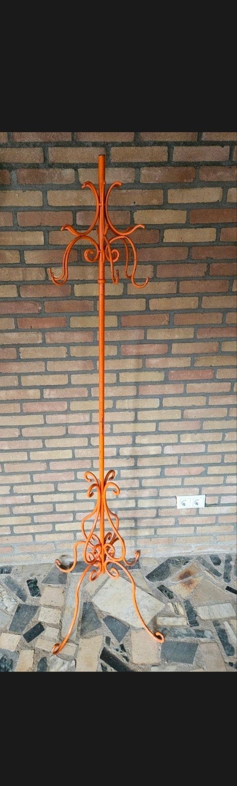 Retro oranje staande kapstok van metaal, Ophalen, Gebruikt, Metaal, Staande kapstok