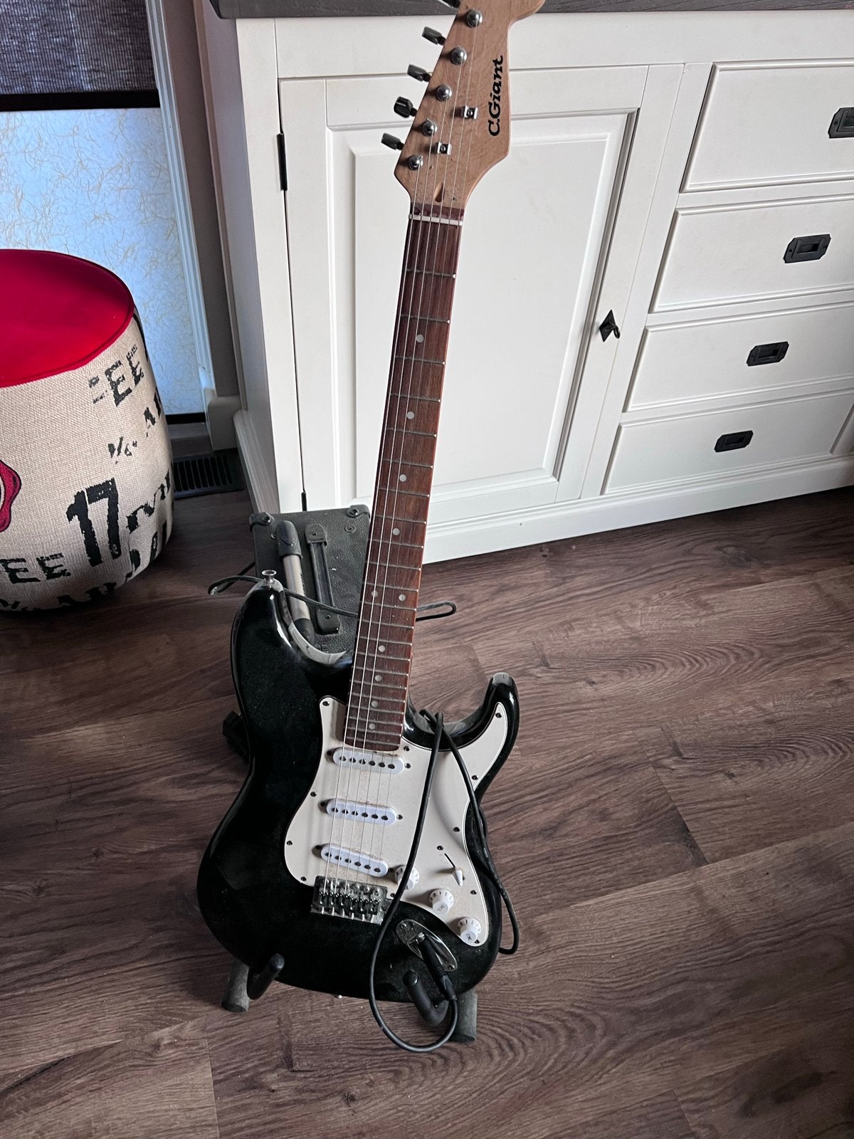 C.Giant elektrische gitaar  met versterker,  compleet, Muziek en Instrumenten, Gebruikt, Met versterker, Solid body, Ophalen