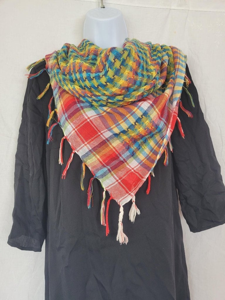 Vrolijk geruite sjaal 102x99, ., Maat 46/48 (XL) of groter, Ophalen of Verzenden, Zo goed als nieuw
