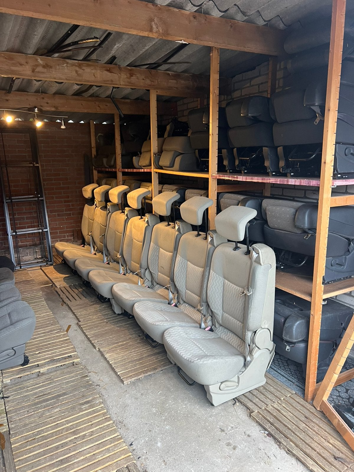 7 beige stoffen stoelen 3p gordel isofix zelfbouwcamper oldt, Auto-onderdelen, Interieur en Bekleding, Ophalen, Renault