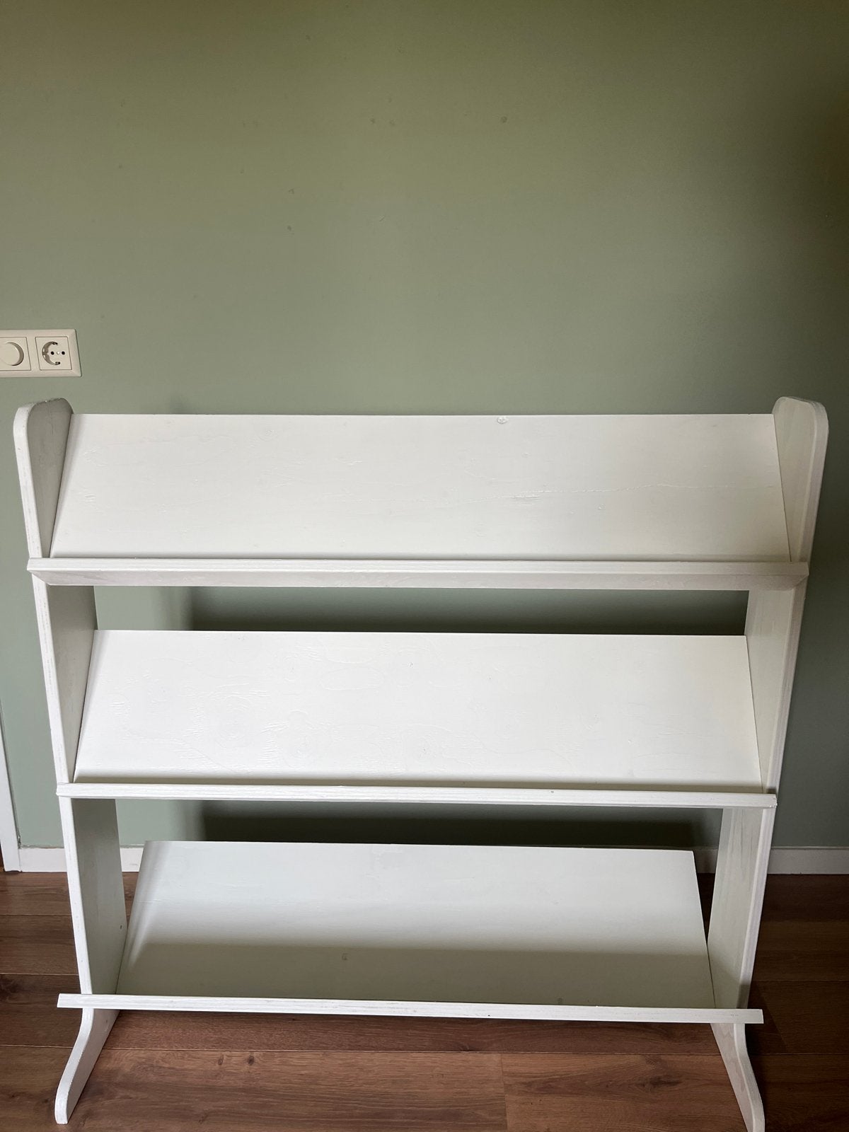 Witte houten boekenplank / tijdschriftenrek, Met plank(en), Gebruikt, 100 tot 150 cm, 25 tot 50 cm