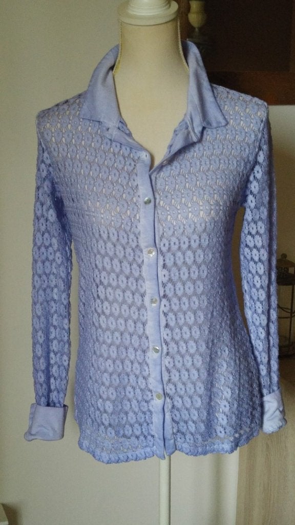 SUPER LEUKE opengewerkte blauw/lila blouse mt. S - nieuw, Kleding | Dames, Ophalen of Verzenden, Nieuw, Maat 36 (S), Blauw