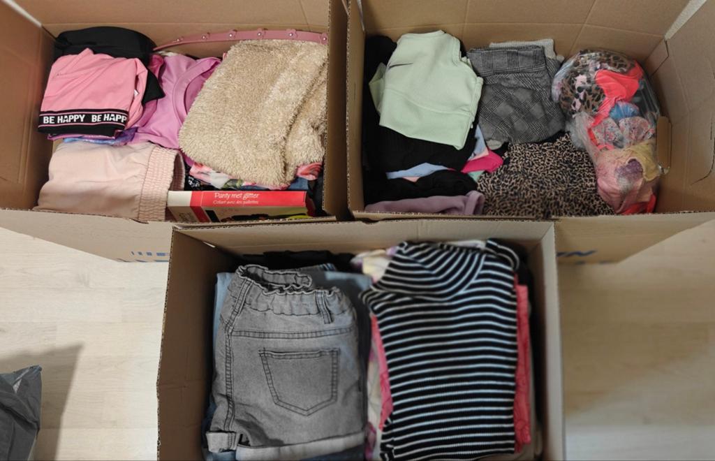 Heel veel meisjeskleding maat 134/140 -Drie verhuisdozen vol, Kinderen en Baby's, Kinderkleding | Overige, Ophalen, Zo goed als nieuw