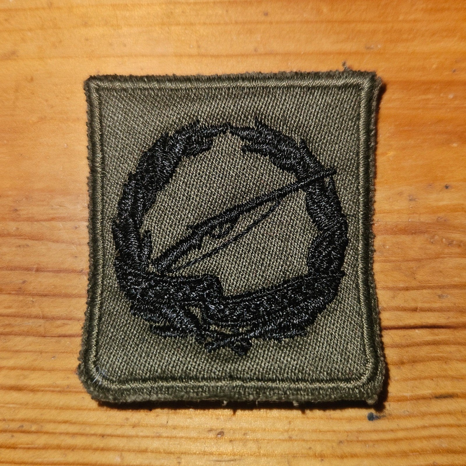 Borstembleem schietwedstrijden Harskamp, Ophalen of Verzenden, Landmacht, Nederland, Embleem of Badge