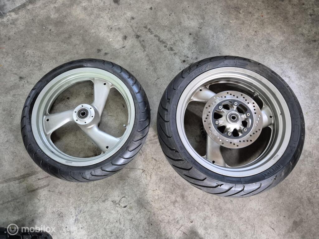 Wielen velgen zeer goede banden Monster SS 851 888, Motoren, Gebruikt, Factorystore.service@ducati.com, Ophalen of Verzenden, Via Antonio Cavalieri Ducati, 74/5, 74/6, 40132 Bologna BO