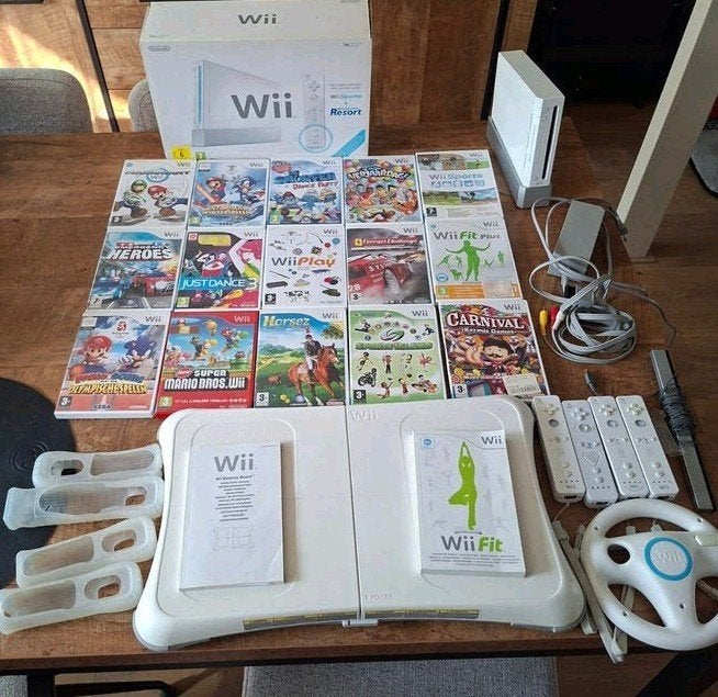 Complete Nintendo Wii bundel met veel games en accessoires, Spelcomputers en Games, Ophalen, Gebruikt, Met 3 controllers of meer