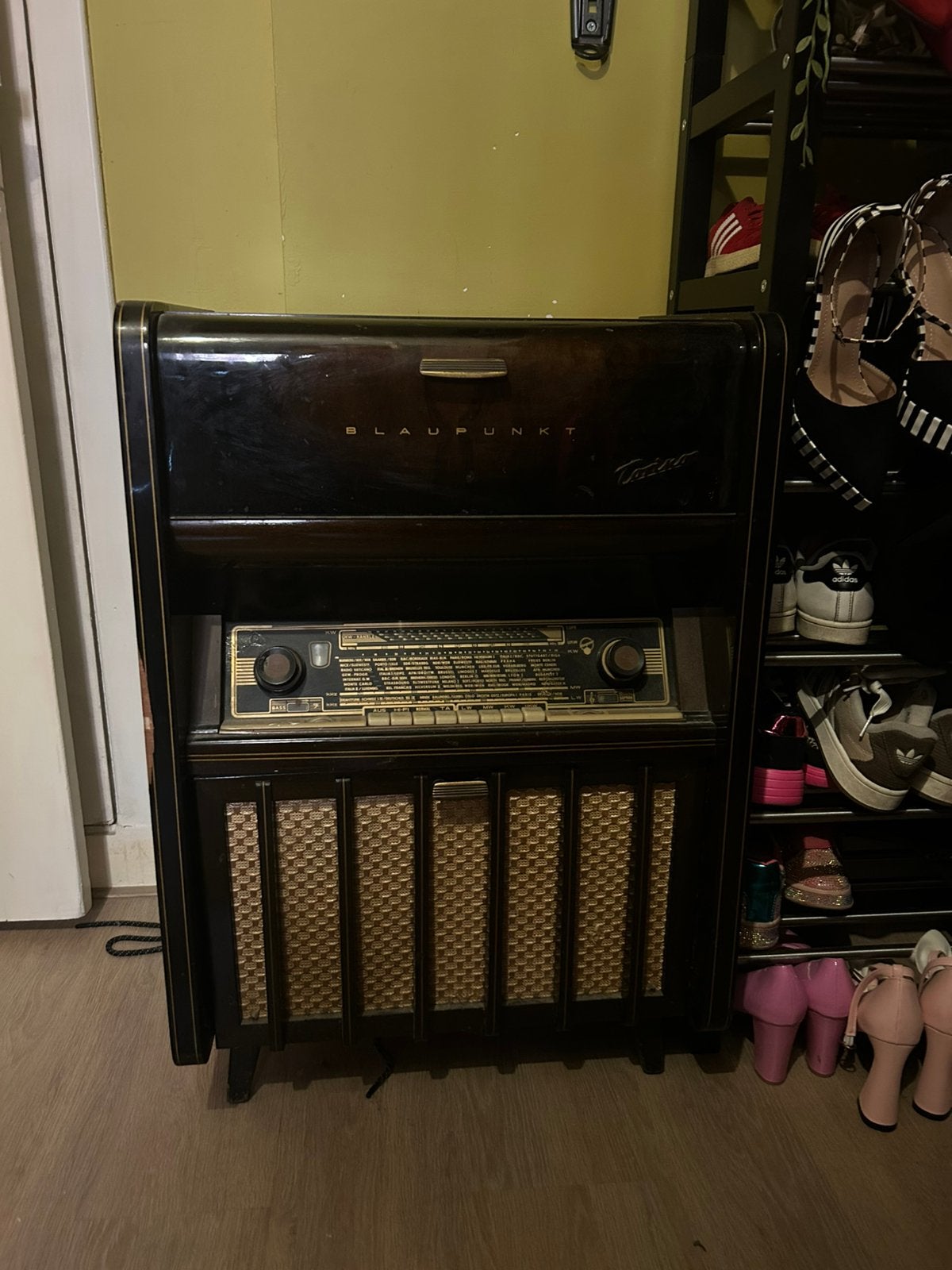 Vintage radiokast 1958, Ophalen