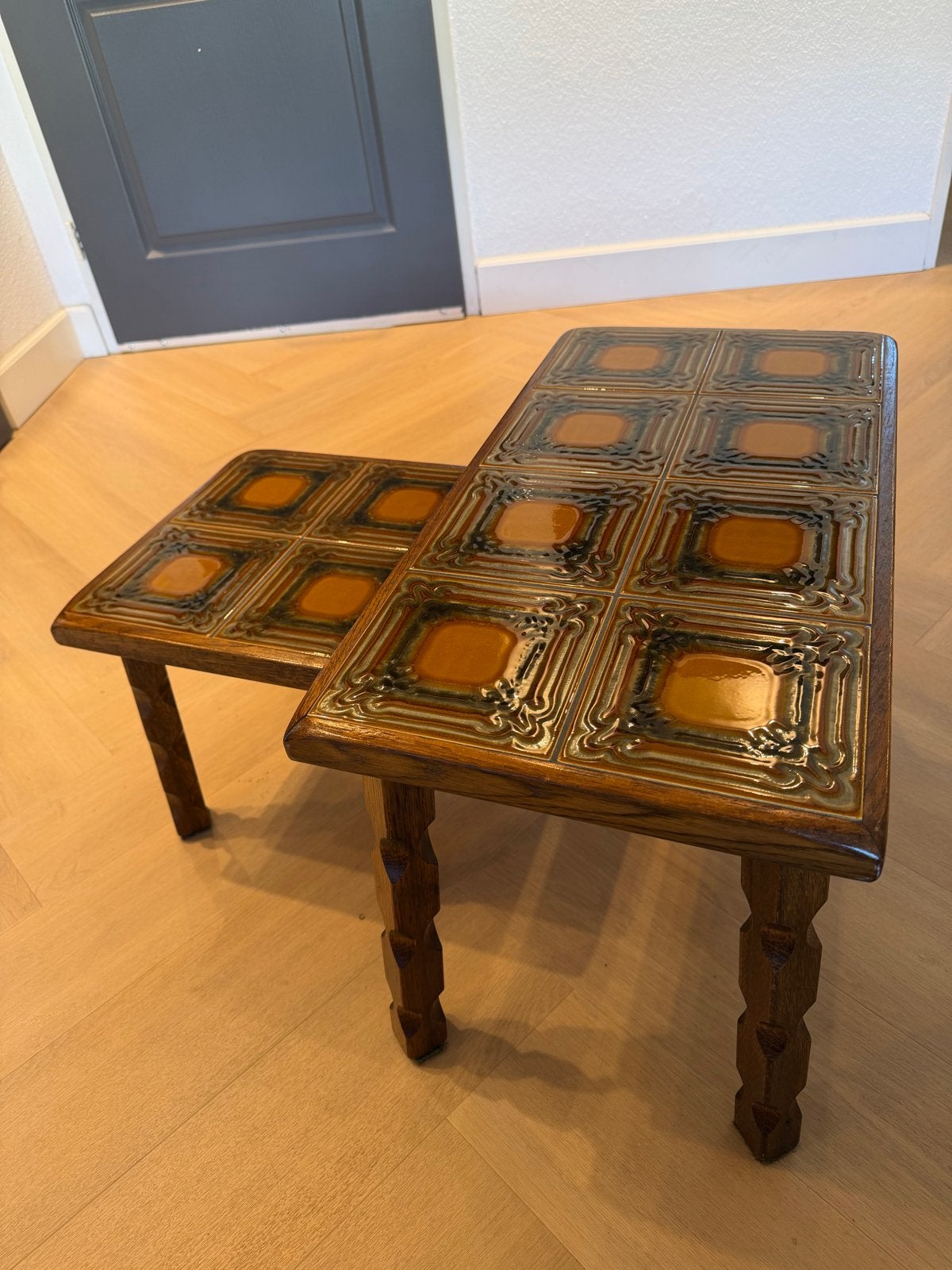Vintage eiken bijzettafels miniset met keramische tegels, Huis en Inrichting, Tafels | Bijzettafels, Ophalen, Minder dan 45 cm