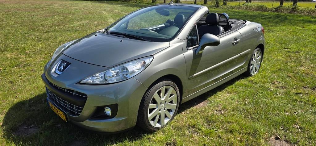 Peugeot 207 Cabriolet Automaat met Apple & Android, Zwart, 4 cilinders, 4 stoelen, 75 €/maand