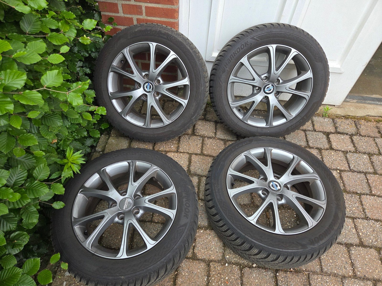 Volvo 17 inch velgen met Hankook winterbanden, Auto diversen, Ophalen, Zo goed als nieuw