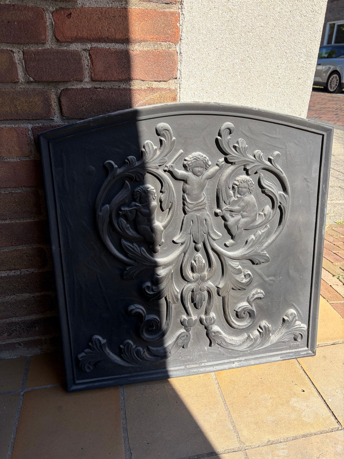 Decoratieve gietijzeren haardplaat met engelen, Huis en Inrichting, Haarden, Ophalen, Gebruikt, Inbouwhaard, Overige soorten