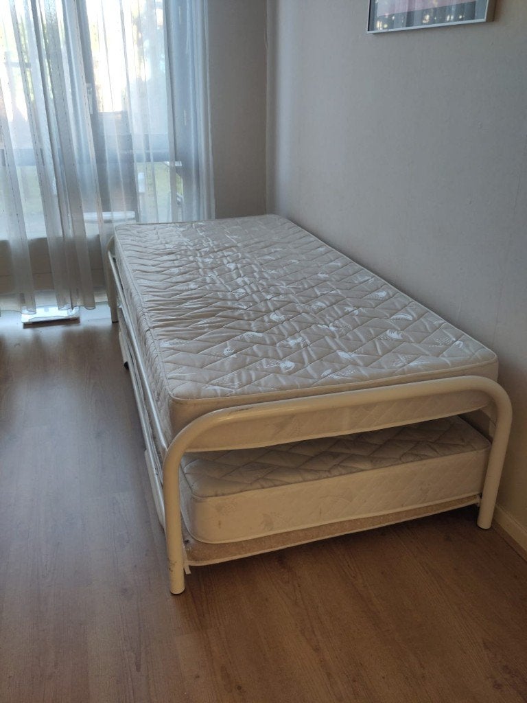 Bed met onderschuifbed, Ophalen, Gebruikt, 90 cm, Eenpersoons