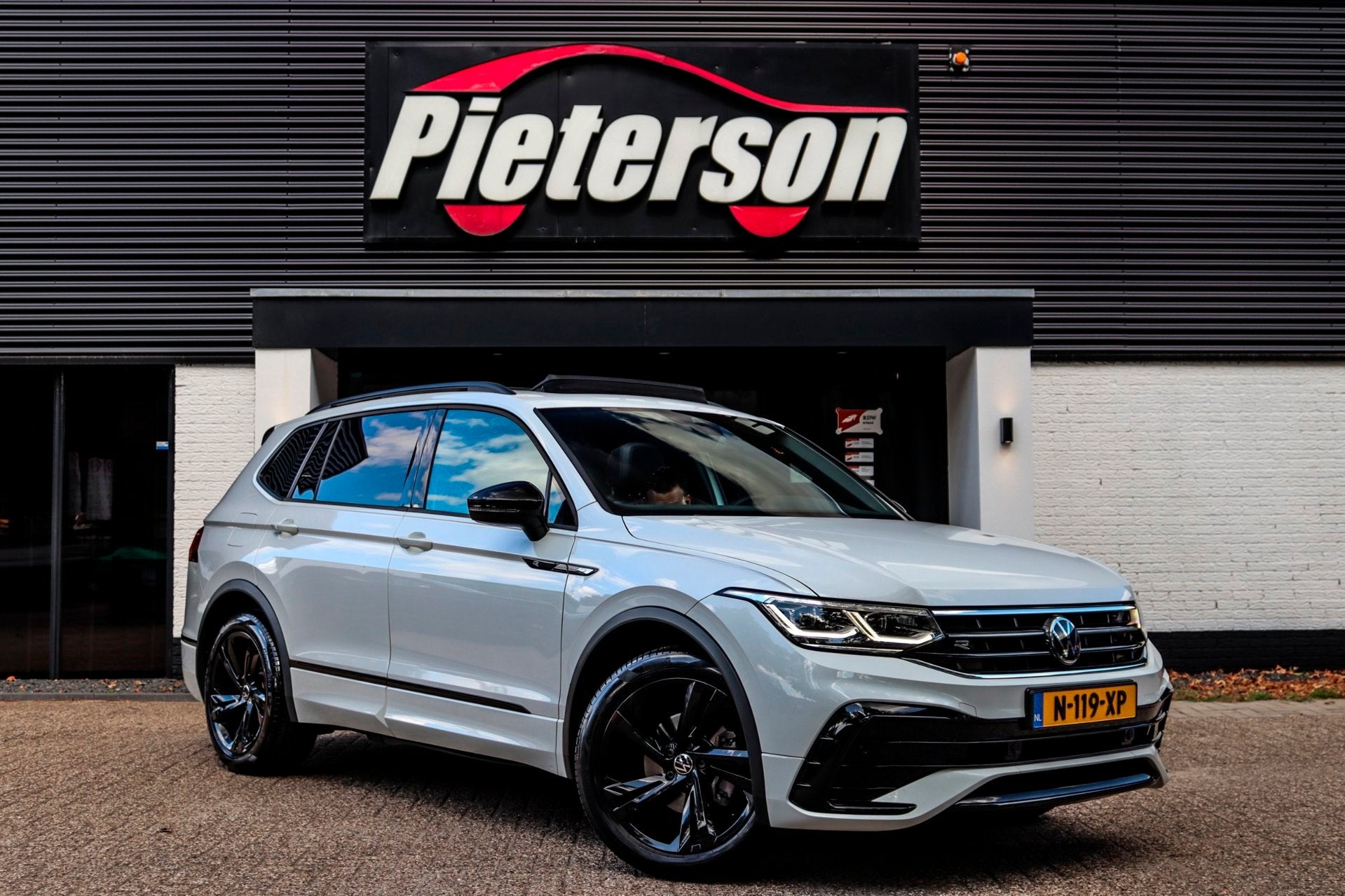 Volkswagen Tiguan Allspace 1.5 TSI 3x R-Line LPG PANO 1E EIG, Auto's, 4 cilinders, 150 pk, Wit, SUV of Terreinwagen