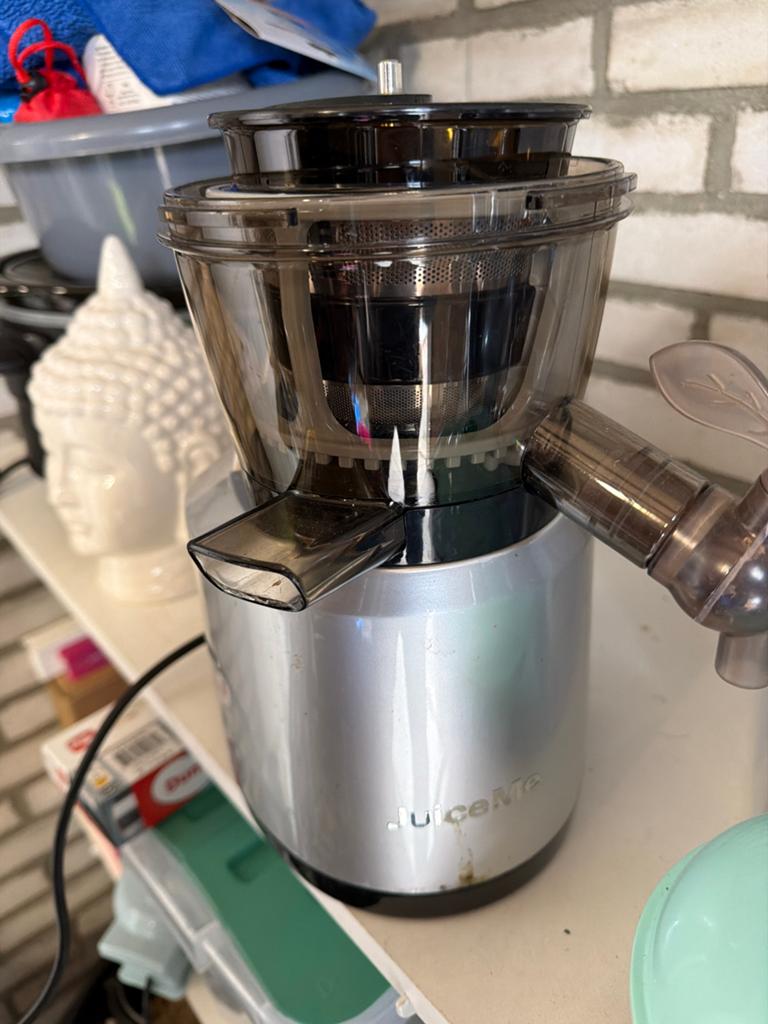 JuiceMe Slowjuicer - Zilverkleurig, Gebruikt, Witgoed en Apparatuur, Keukenmixers, Ophalen of Verzenden, Zo goed als nieuw
