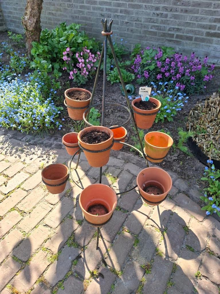 Rond piramidevormig Plantenpot-rek., Antiek en Kunst, Ophalen