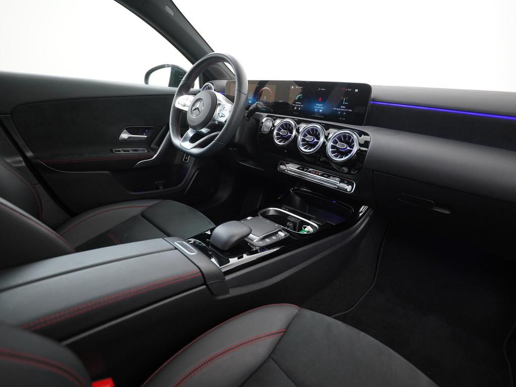 Mercedes-Benz A-klasse 250e AMG Night | Panoramadak | Camera, Auto's, Mercedes-Benz, 12 maanden, Gebruikt, 4 cilinders, Leder en Stof